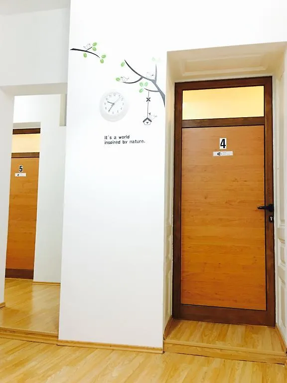 Bulrose Family Hostel 소피아 불가리아